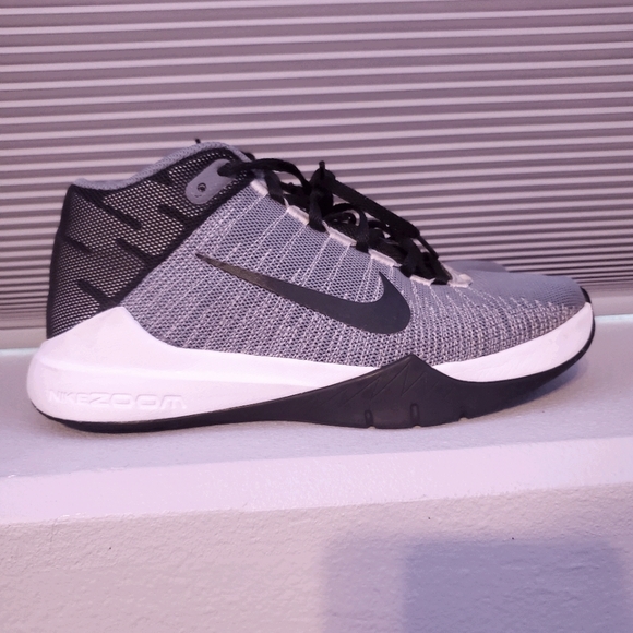 Nike zoom youth basketball shoes - Picture 1 of 5